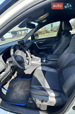 Внедорожник / Кроссовер Toyota RAV4 2021 в 