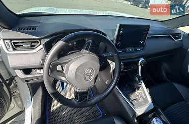 Внедорожник / Кроссовер Toyota RAV4 2021 в 