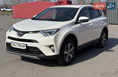 Позашляховик / Кросовер Toyota RAV4 2017 в Києві