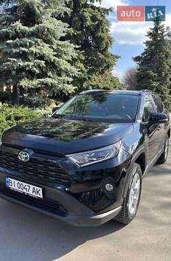 Позашляховик / Кросовер Toyota RAV4 2020 в Полтаві