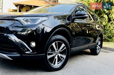 Позашляховик / Кросовер Toyota RAV4 2017 в Києві