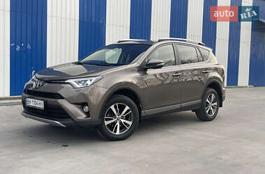 Внедорожник / Кроссовер Toyota RAV4 2017 в 