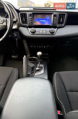 Внедорожник / Кроссовер Toyota RAV4 2017 в 