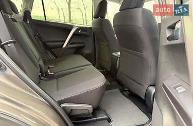 Внедорожник / Кроссовер Toyota RAV4 2017 в 