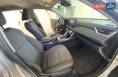 Внедорожник / Кроссовер Toyota RAV4 2021 в 
