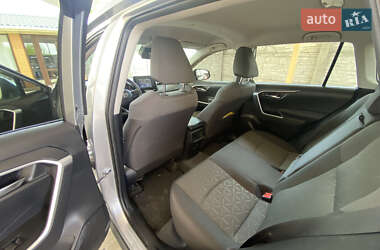 Внедорожник / Кроссовер Toyota RAV4 2021 в 