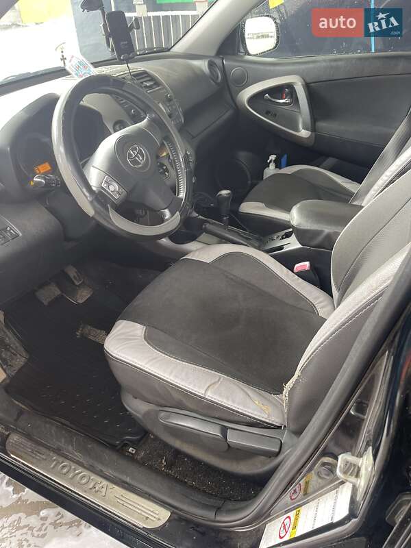 Внедорожник / Кроссовер Toyota RAV4 2007 в Новояворовске