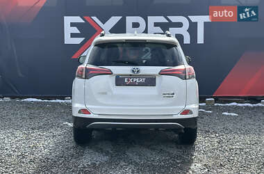 Внедорожник / Кроссовер Toyota RAV4 2017 в 