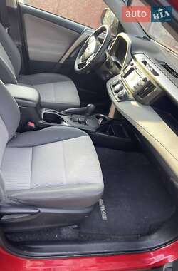 Внедорожник / Кроссовер Toyota RAV4 2015 в 