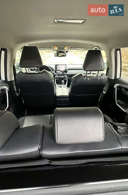 Внедорожник / Кроссовер Toyota RAV4 2019 в 