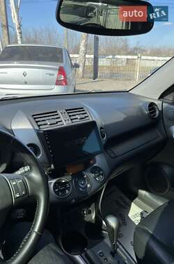 Позашляховик / Кросовер Toyota RAV4 2010 в 
