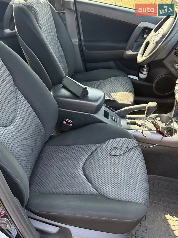 Внедорожник / Кроссовер Toyota RAV4 2006 в 