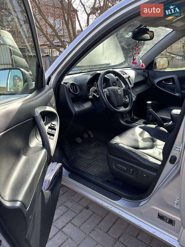 Внедорожник / Кроссовер Toyota RAV4 2009 в Кривом Роге