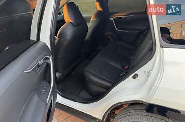 Внедорожник / Кроссовер Toyota RAV4 2021 в 