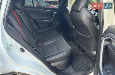 Внедорожник / Кроссовер Toyota RAV4 2021 в 