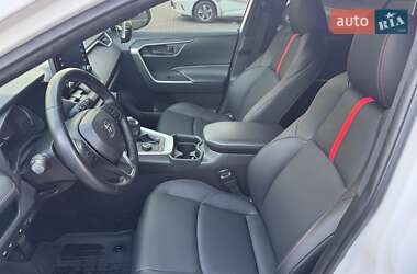 Внедорожник / Кроссовер Toyota RAV4 2021 в 