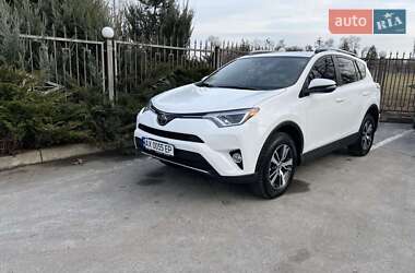 Внедорожник / Кроссовер Toyota RAV4 2017 в 
