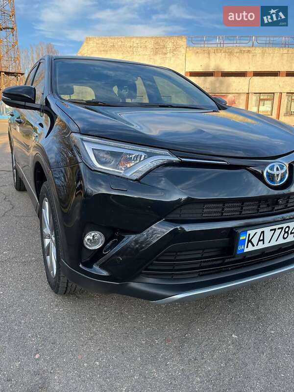 Позашляховик / Кросовер Toyota RAV4 2017 в Южноукраїнську