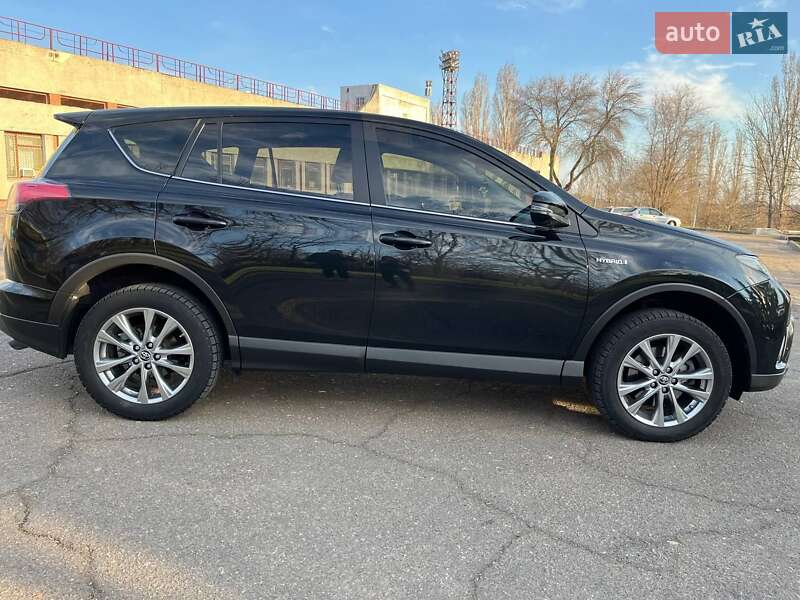 Позашляховик / Кросовер Toyota RAV4 2017 в Южноукраїнську