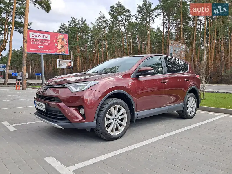 Внедорожник / Кроссовер Toyota RAV4 2015 в 