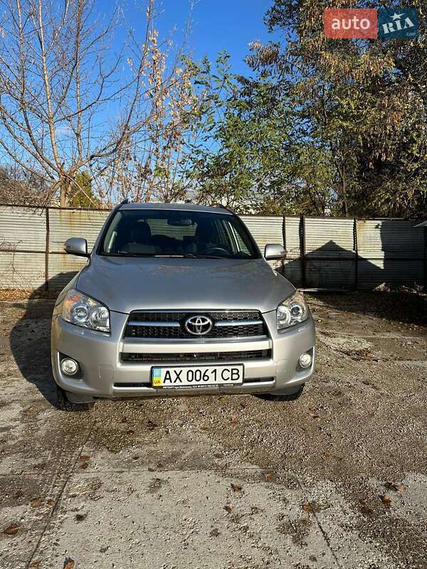 Позашляховик / Кросовер Toyota RAV4 2009 в 