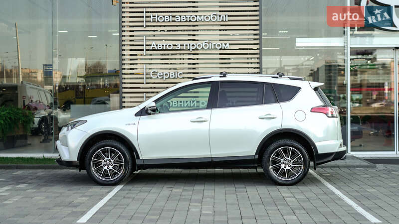 Внедорожник / Кроссовер Toyota RAV4 2017 в Львове