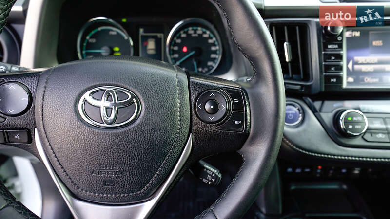 Внедорожник / Кроссовер Toyota RAV4 2017 в Львове