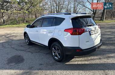 Позашляховик / Кросовер Toyota RAV4 2015 в 