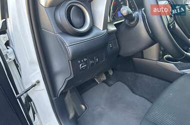 Позашляховик / Кросовер Toyota RAV4 2015 в 