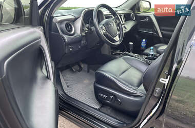 Позашляховик / Кросовер Toyota RAV4 2017 в 