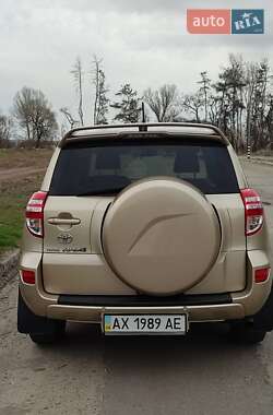 Внедорожник / Кроссовер Toyota RAV4 2009 в 