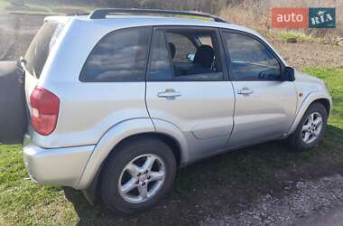 Внедорожник / Кроссовер Toyota RAV4 2003 в 