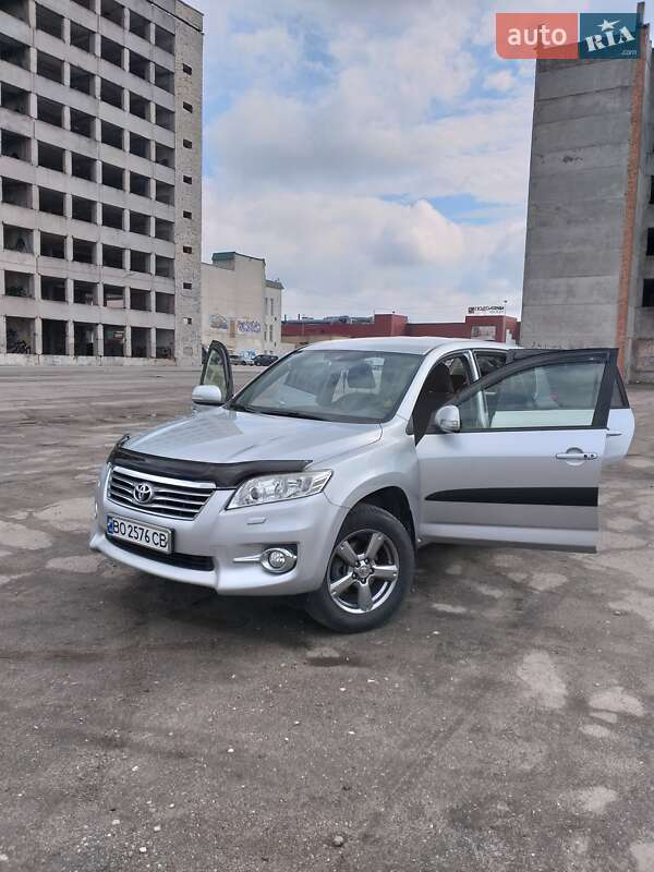 Позашляховик / Кросовер Toyota RAV4 2012 в Тернополі