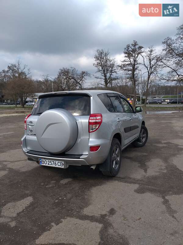 Позашляховик / Кросовер Toyota RAV4 2012 в Тернополі