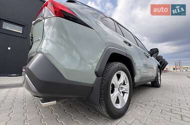 Внедорожник / Кроссовер Toyota RAV4 2021 в 