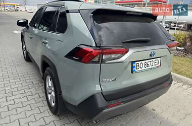 Внедорожник / Кроссовер Toyota RAV4 2021 в 