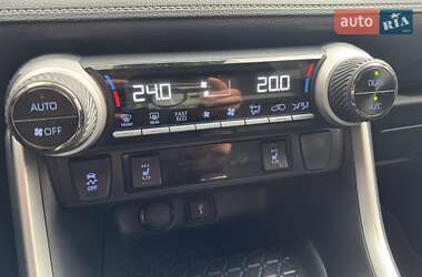 Внедорожник / Кроссовер Toyota RAV4 2021 в 