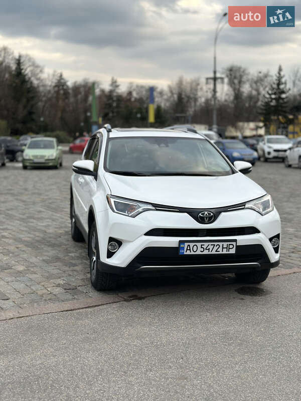 Позашляховик / Кросовер Toyota RAV4 2018 в Києві