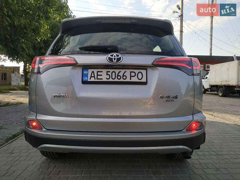 Позашляховик / Кросовер Toyota RAV4 2017 в Кам'янському