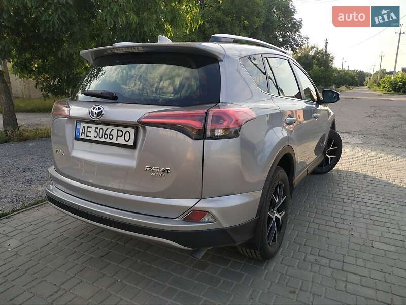 Позашляховик / Кросовер Toyota RAV4 2017 в Кам'янському