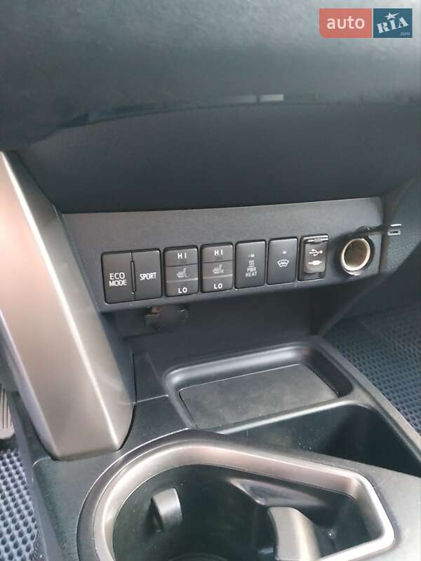 Позашляховик / Кросовер Toyota RAV4 2017 в Кам'янському