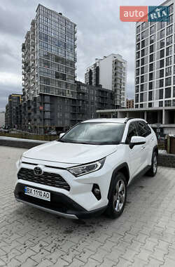 Внедорожник / Кроссовер Toyota RAV4 2019 в 