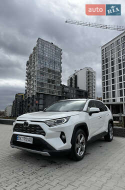 Внедорожник / Кроссовер Toyota RAV4 2019 в 