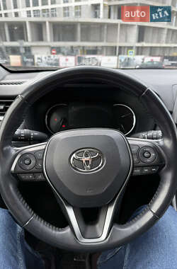 Внедорожник / Кроссовер Toyota RAV4 2019 в 