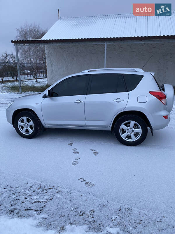 Позашляховик / Кросовер Toyota RAV4 2006 в 