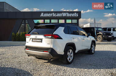 Позашляховик / Кросовер Toyota RAV4 2020 в 