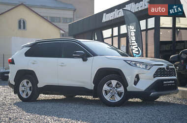Позашляховик / Кросовер Toyota RAV4 2020 в 