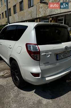 Позашляховик / Кросовер Toyota RAV4 2012 в 