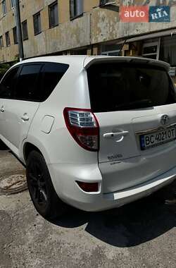 Позашляховик / Кросовер Toyota RAV4 2012 в 