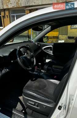 Позашляховик / Кросовер Toyota RAV4 2012 в 
